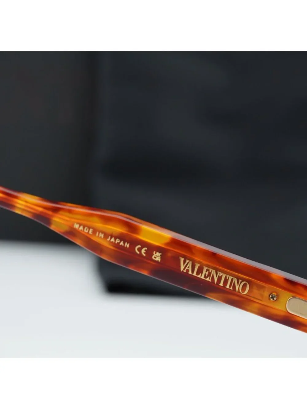 Valentino model essential
